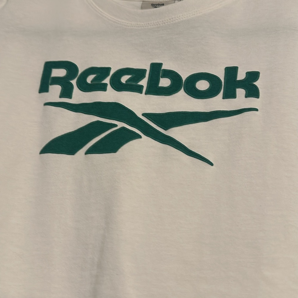 BNWTS Reebok Forever 21 White Tee with Green Logo, Sz Xsmall - Picture 3 of 5